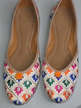 Ivory Embroidered Floral Jutti Flats with Orange Pom